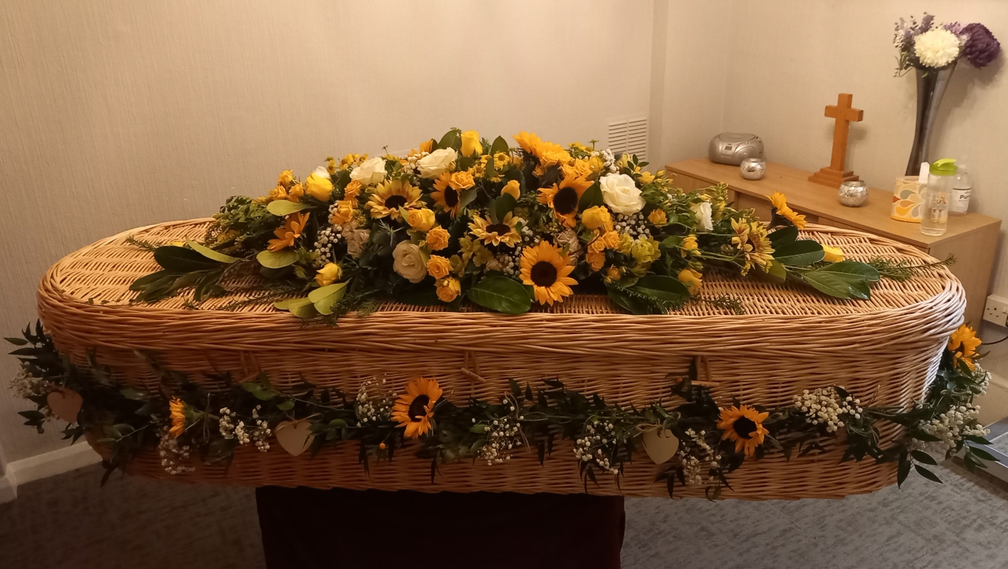 F227 Garland + Coffin Spray