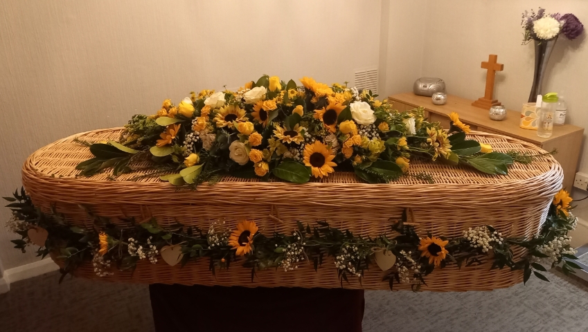 F227 Garland + Coffin Spray