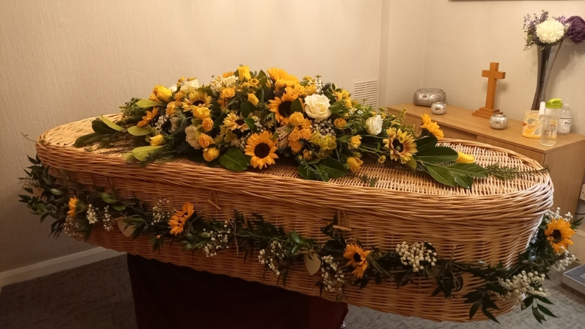 F227 Garland + Coffin Spray